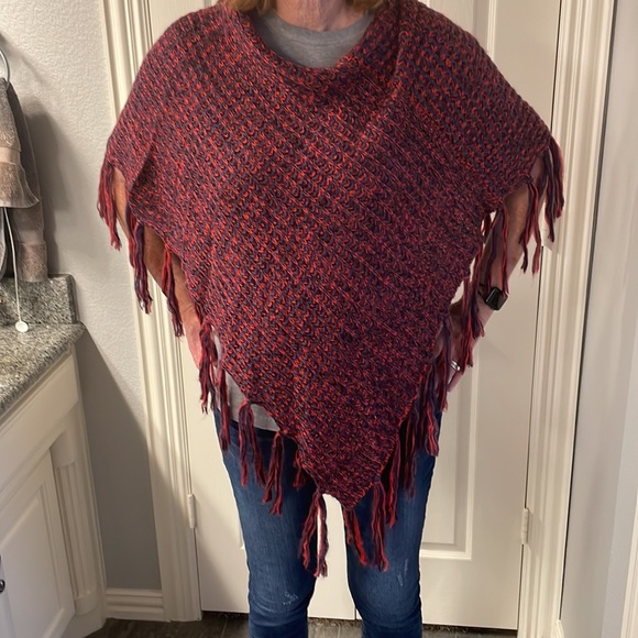 Purple Red Black Knit Poncho with fringe NWT - Picture 4 of 5